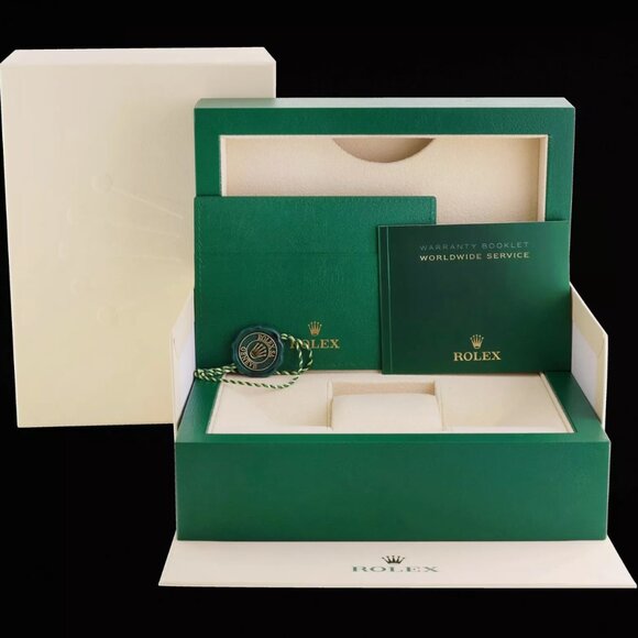 NEW CONDITION Men's Rolex Yacht Master 40mm Watch With Box, Tag - Picture 6 of 6